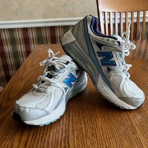 New Balance Womens White and Blue Running shoes. Very good condition- size 9.